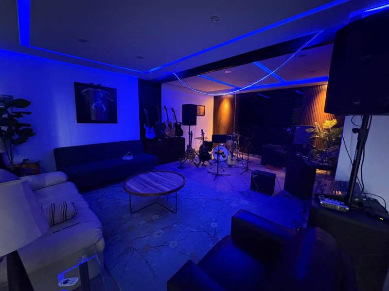 8fe0db28-4950-415f-b3de-3d63c4848549