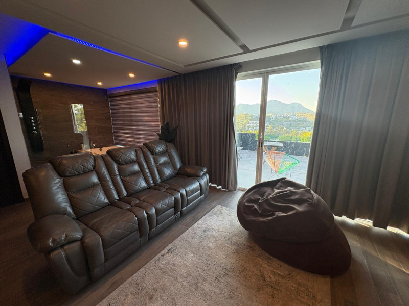 adb76123-b7aa-4bd9-b5c9-24338519625b