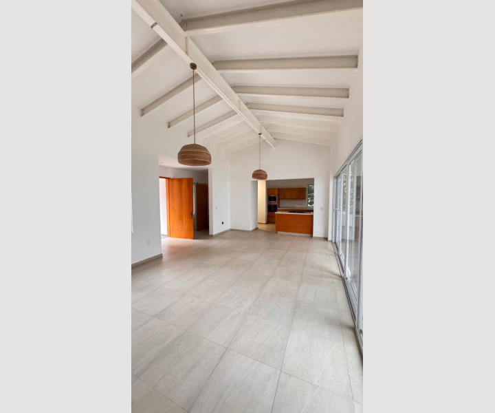 b0210221-229a-4aeb-a661-cd924fc0e49d